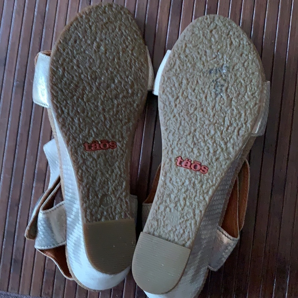 Taos Footwear Silver and Gold Sandals with Wedge Heel - Picture 10 of 11